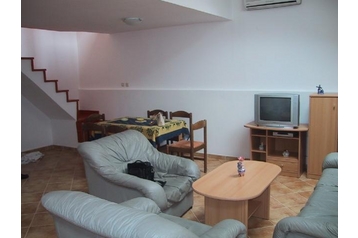 Croaţia Privát Pula, Exteriorul